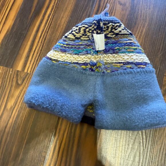 Turtle Fur Woven Wool Blend Beanie with Tassel - Picture 5 of 6